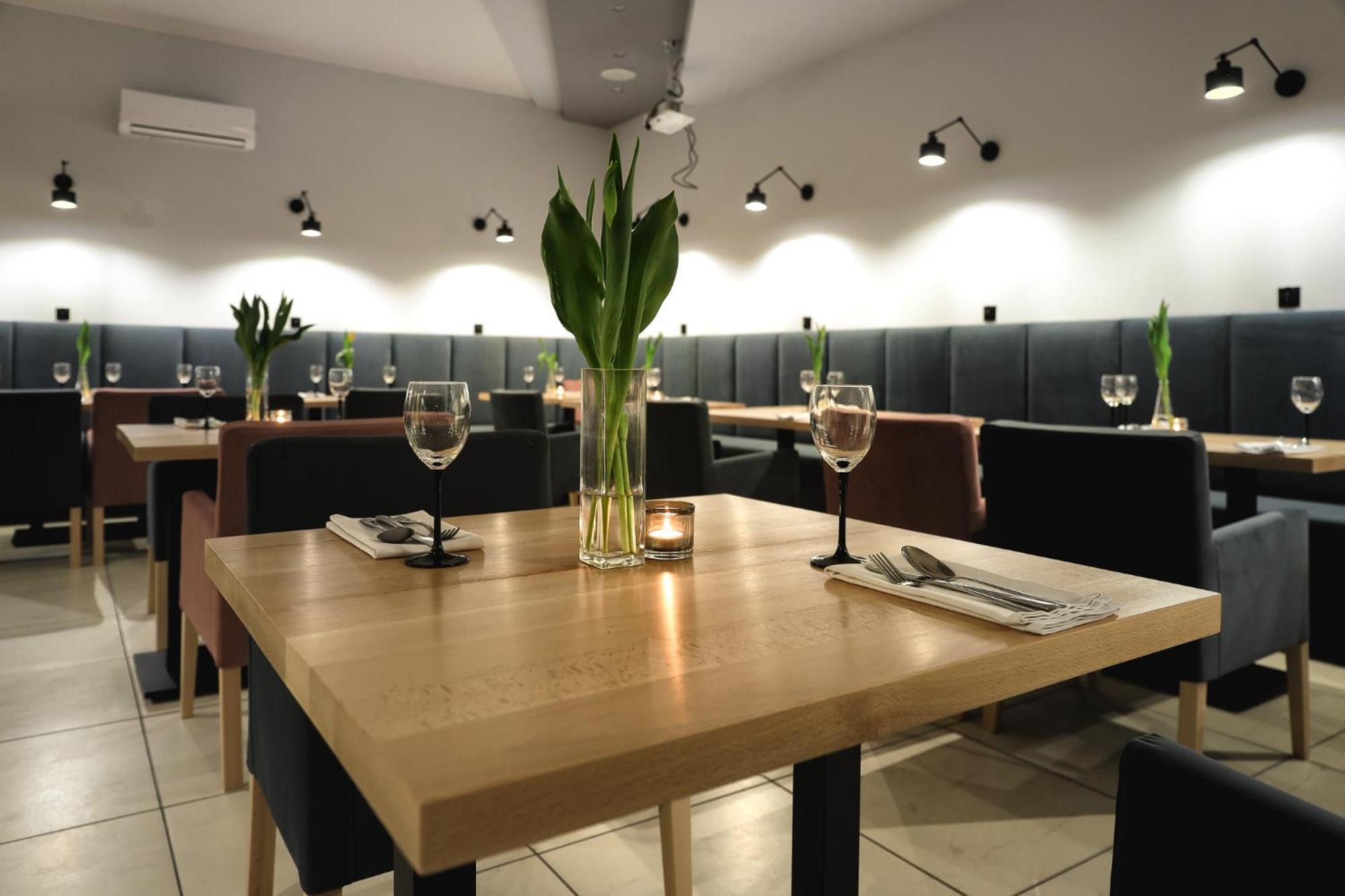 Dworek Rozany Hotel & Restauracja Namysłów Eksteriør bilde