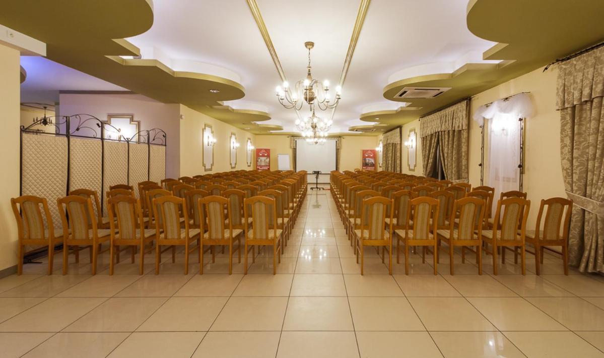 Dworek Rozany Hotel & Restauracja Namysłów Eksteriør bilde