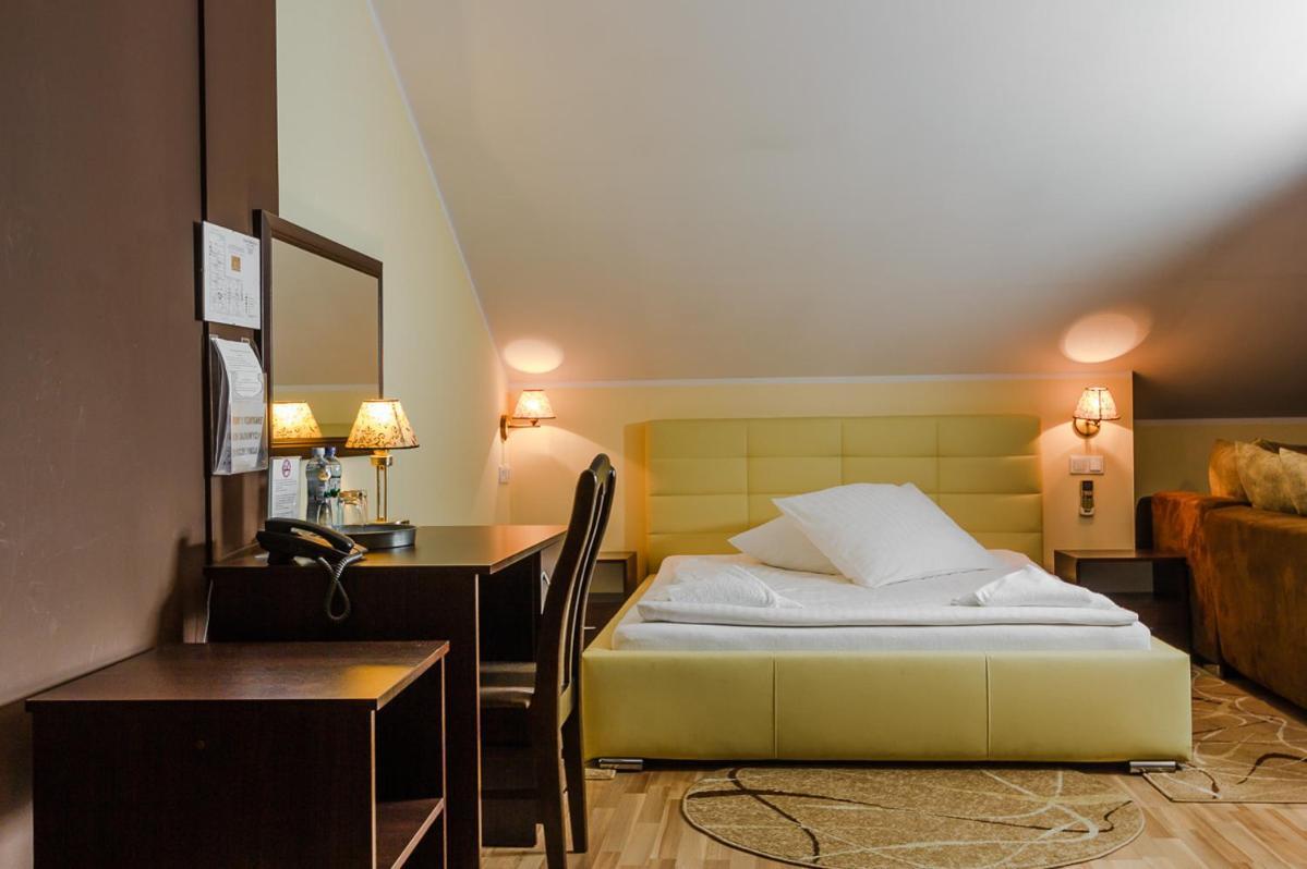 Dworek Rozany Hotel & Restauracja Namysłów Eksteriør bilde